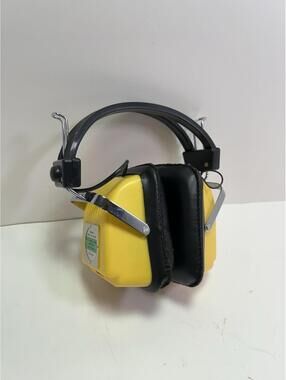 Vintage Gran Prix AM-FM Radio Yellow Headphones HP9000 Tested And Working 9-volt